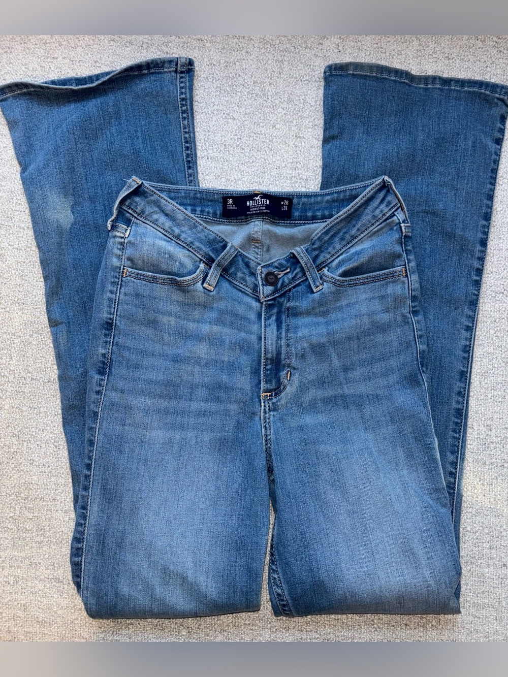 Hollister Women’s High Rise Vintage Y2K Flare Jeans Light Wash Blue Denim Stretc